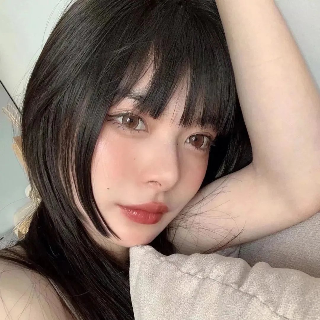 穿蓝衣的男孩